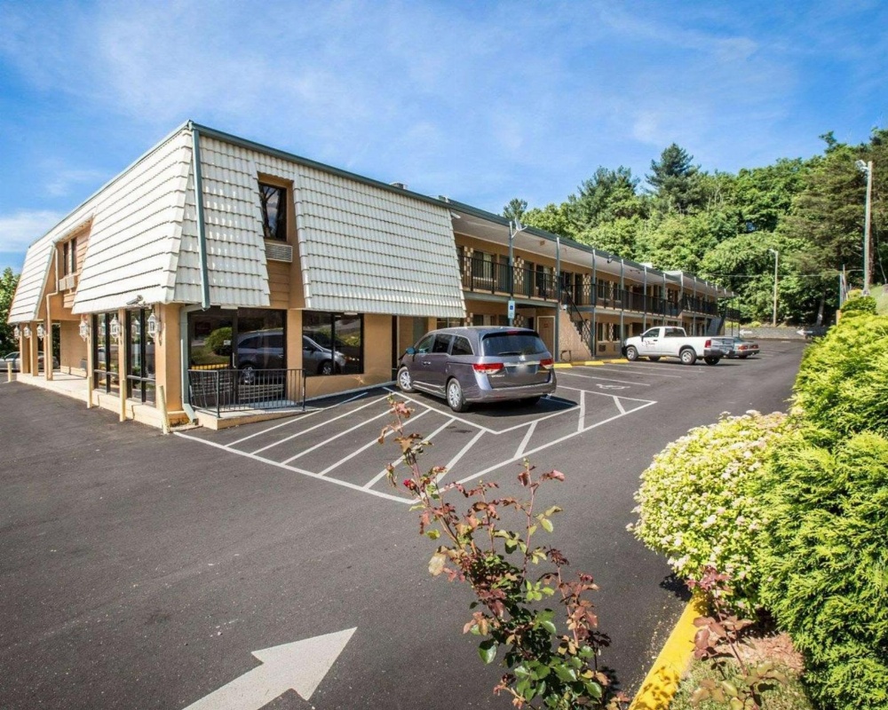 Econo Lodge Biltmore