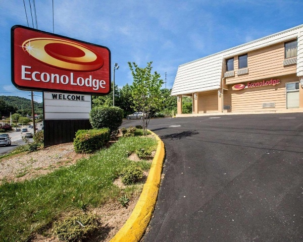 Econo Lodge Biltmore image 1