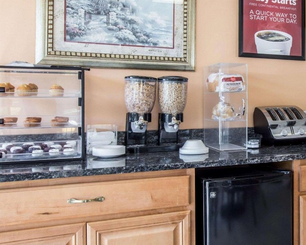 Econo Lodge Biltmore Main image