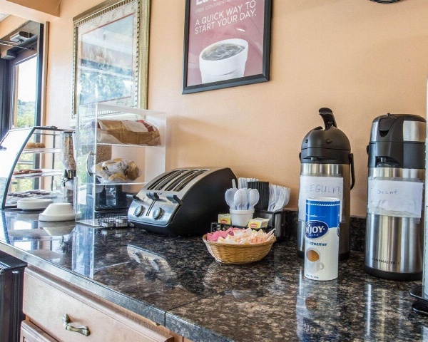 Econo Lodge Biltmore Main image